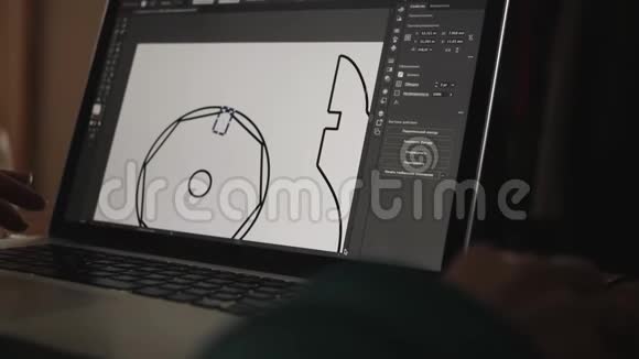 带笔记本电脑的cad软件的设计师视频的预览图