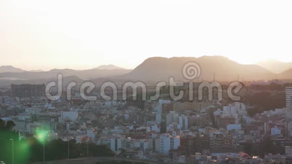 西班牙日落时的阿利坎特城市景观视频的预览图