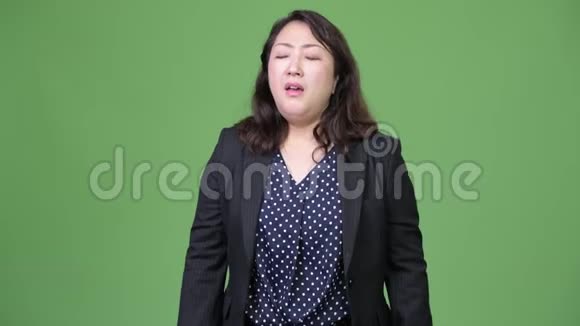 成熟漂亮的亚洲女商人坏消息视频的预览图