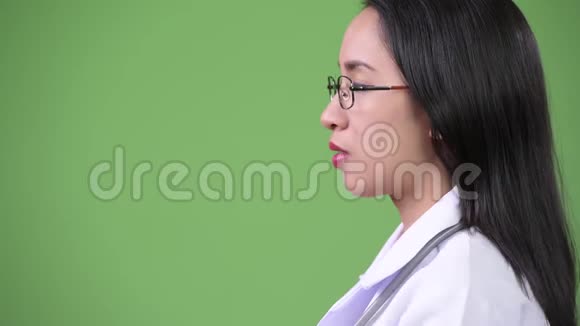 年轻美丽的亚洲女医生的形象视频的预览图