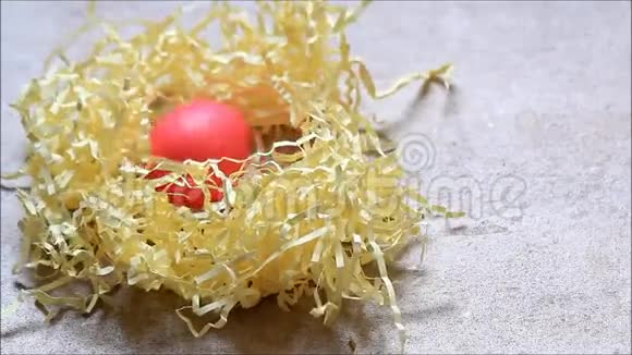 复活节彩蛋变成了巢视频的预览图