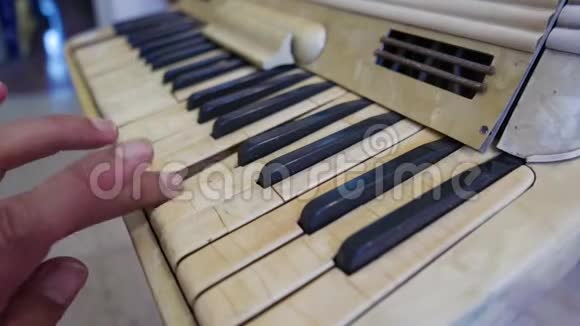 老式手风琴视频的预览图