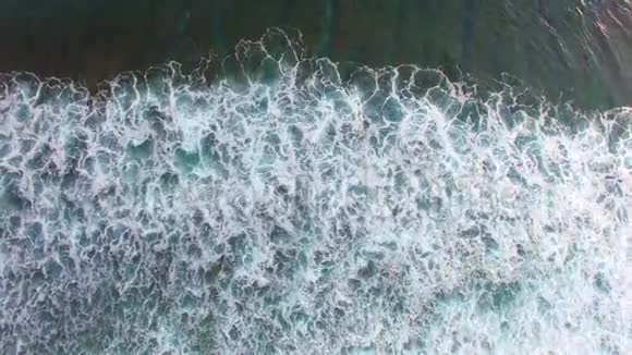 在风景如画的印尼湾冲浪视频的预览图