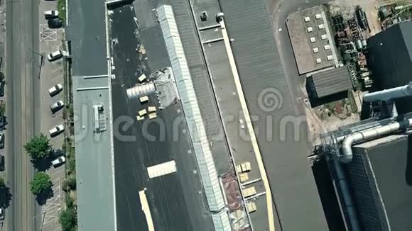 旧工厂的高空俯视图视频的预览图
