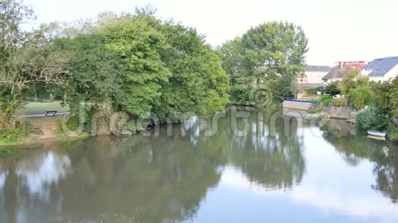 惠恩河在勒芒法国视频的预览图