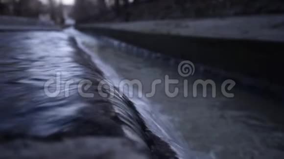 废水排入城市下水道视频的预览图