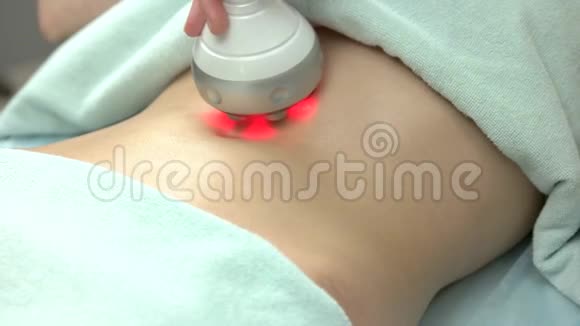 射频皮肤收紧女性腹部视频的预览图