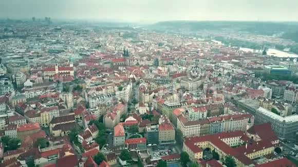 捷克共和国布拉格城市景观高空拍摄视频的预览图