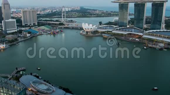 从白天到晚上新加坡城市景观日落时间过去视频的预览图