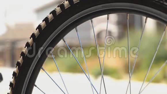 自行车轮旋转视频的预览图