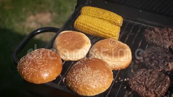 美国混合烧烤食物热烤架视频的预览图