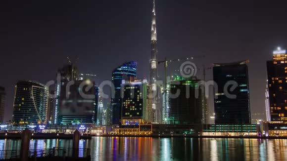 迪拜商务湾夜晚时光流逝视频的预览图