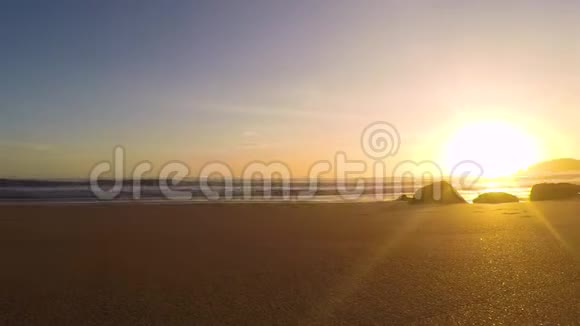 海洋海滩日落的延时镜头视频的预览图