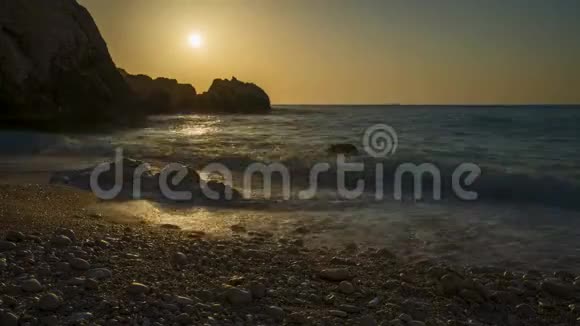 基法罗尼亚岛上的迈尔托斯海滩日落时间视频的预览图