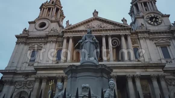 伦敦圣保尔斯大教堂的正面视频的预览图