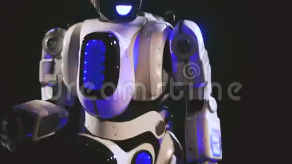 一个机器人用手臂在摄像机前做舞蹈动作特写4K视频的预览图