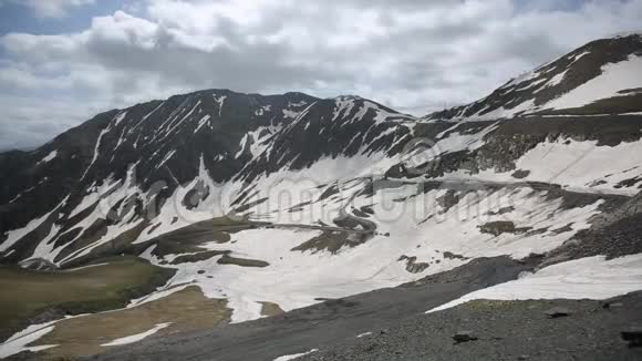 时间推移高加索山脉云白种人美丽自然乔治亚动物视频的预览图