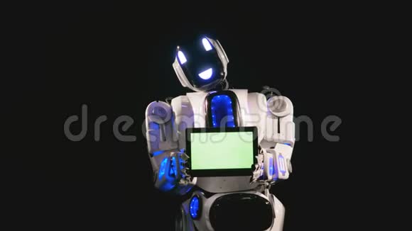 一个机器人手里拿着一片染色片视频的预览图