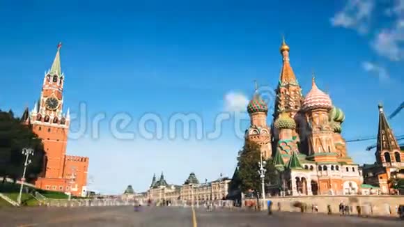 莫斯科大教堂配有红场克里姆林宫和圣巴斯尔斯多利变焦和延时视频的预览图
