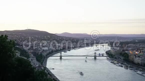 布达佩斯的全景登顶视频的预览图