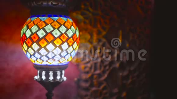 美丽的灯笼挂在亚洲内部视频的预览图
