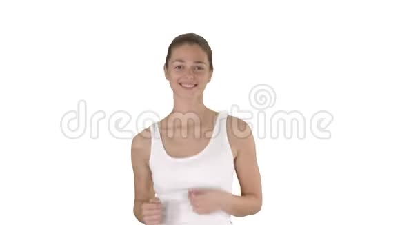 美丽的运动女人在白色背景上奔跑视频的预览图