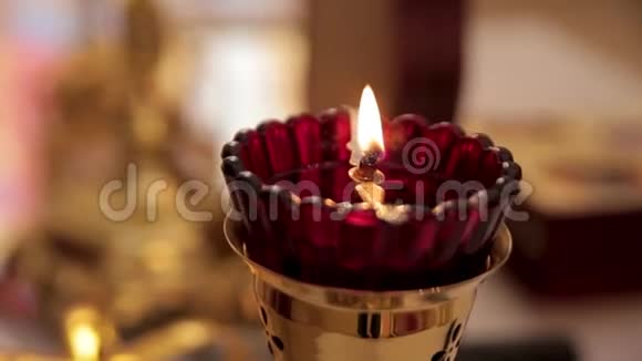 蜡烛和灯的特写复活节东正教的内部婴儿洗礼仪式a在克里斯蒂安视频的预览图