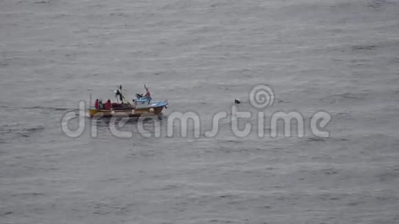 意大利菲米奇诺27102019早上在菲米奇诺港钓鱼的小船视频的预览图