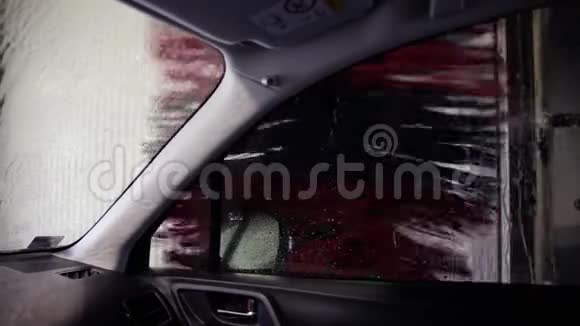 洗车洗车泡沫水自动洗车视频的预览图