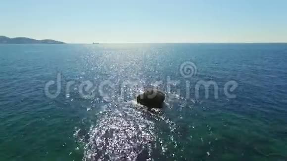 海上的空寂孤石视频的预览图
