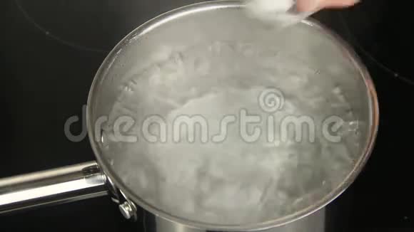 烹饪意大利面1视频的预览图