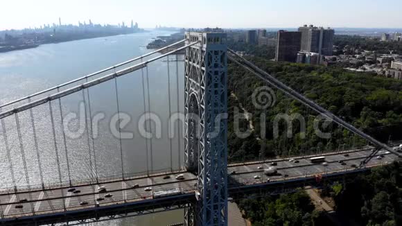 新泽西李堡乔治华盛顿大桥的鸟瞰图视频的预览图