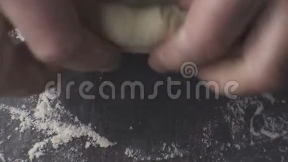 农夫手面粉和面团录像视频的预览图