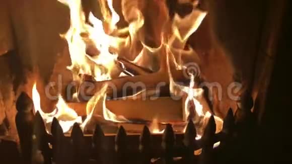 家庭壁炉火焰慢动作录像视频的预览图