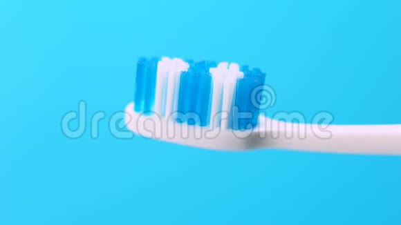 牙刷和牙膏牙科保健和口腔卫生宏量镜头视频的预览图