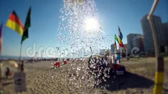 伊帕内马海滩风景通过淋浴视频的预览图