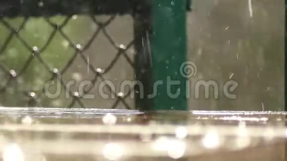 秋雨城的地方视频的预览图