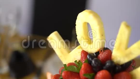 装饰精美水果切片视频的预览图
