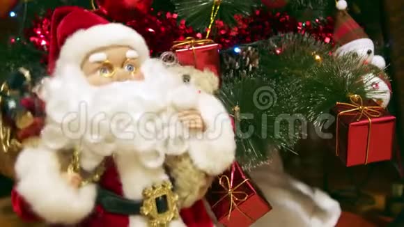 圣诞老人和圣诞树视频的预览图