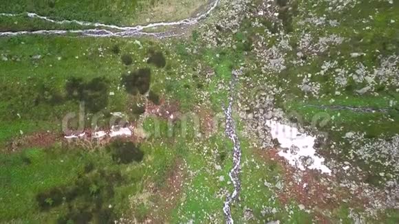 鸟瞰高山景观峡谷山路奥地利视频的预览图