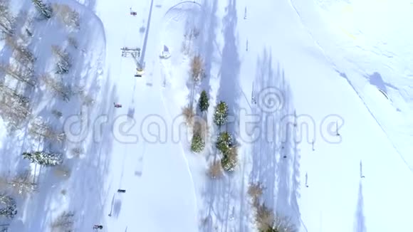 空中飞鸟几个滑雪胜地视频的预览图