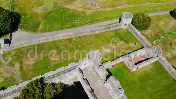 苏格兰著名的城堡爱丁堡的拉格米勒城堡鸟瞰视频的预览图