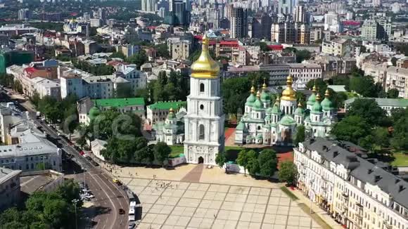 基辅现代建筑无人机高空俯瞰乌克兰一个湖泊视频的预览图