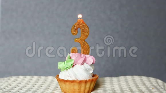 三周年庆3号蜡烛生日快乐蛋糕视频的预览图