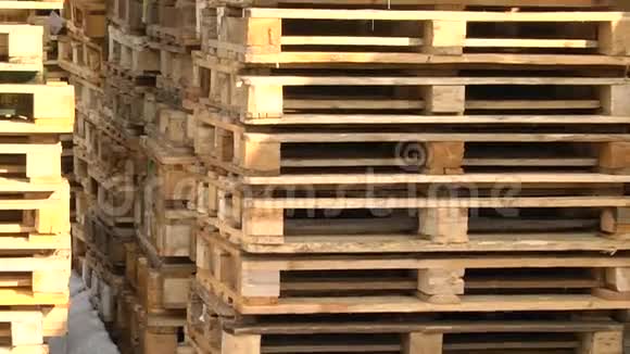 成堆的木制欧罗巴视频的预览图