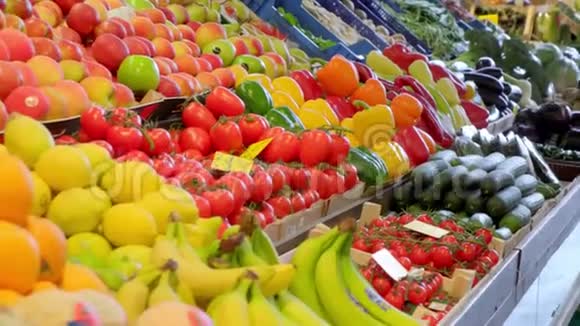 有水果的柜台市场视频的预览图