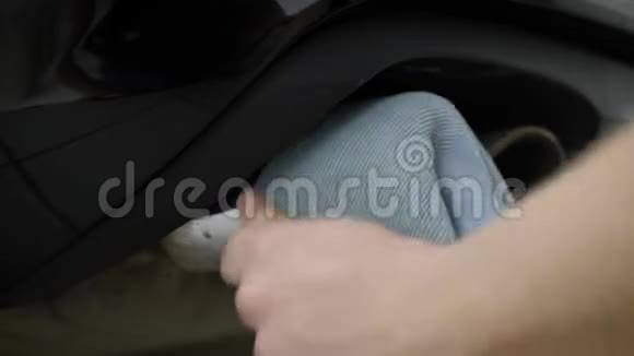 现代汽车用布式镀铬排气管擦拭清洗抛光视频的预览图