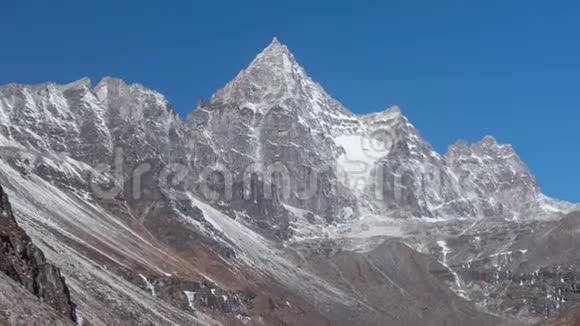 喜马拉雅山日出麦赫莫峰时间渐变视频的预览图