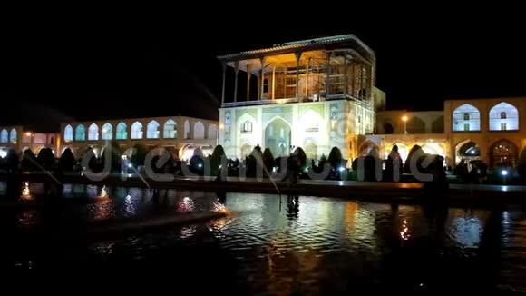 伊朗伊斯法罕的纳克什e贾汉广场夜景视频的预览图