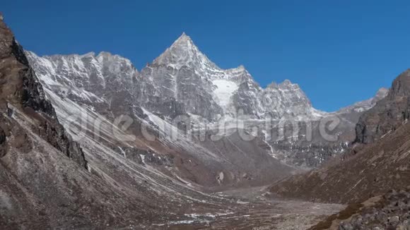 喜马拉雅山日出麦赫莫峰时间渐变视频的预览图